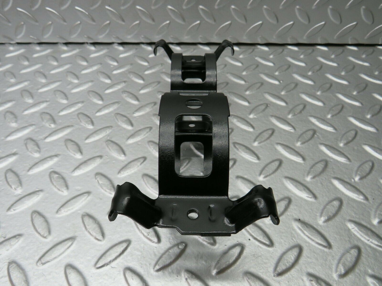 22430 Mercedes-Benz C124 E220 Coupe Fuel Pump Fuel Filter Bracket Holder
