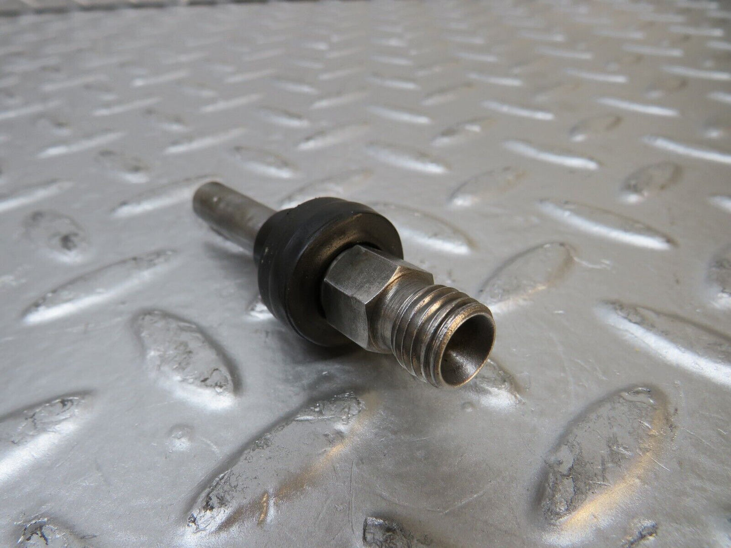 29929 Mercedes-Benz W123 230E Fuel Injector Bosch 0437502010
