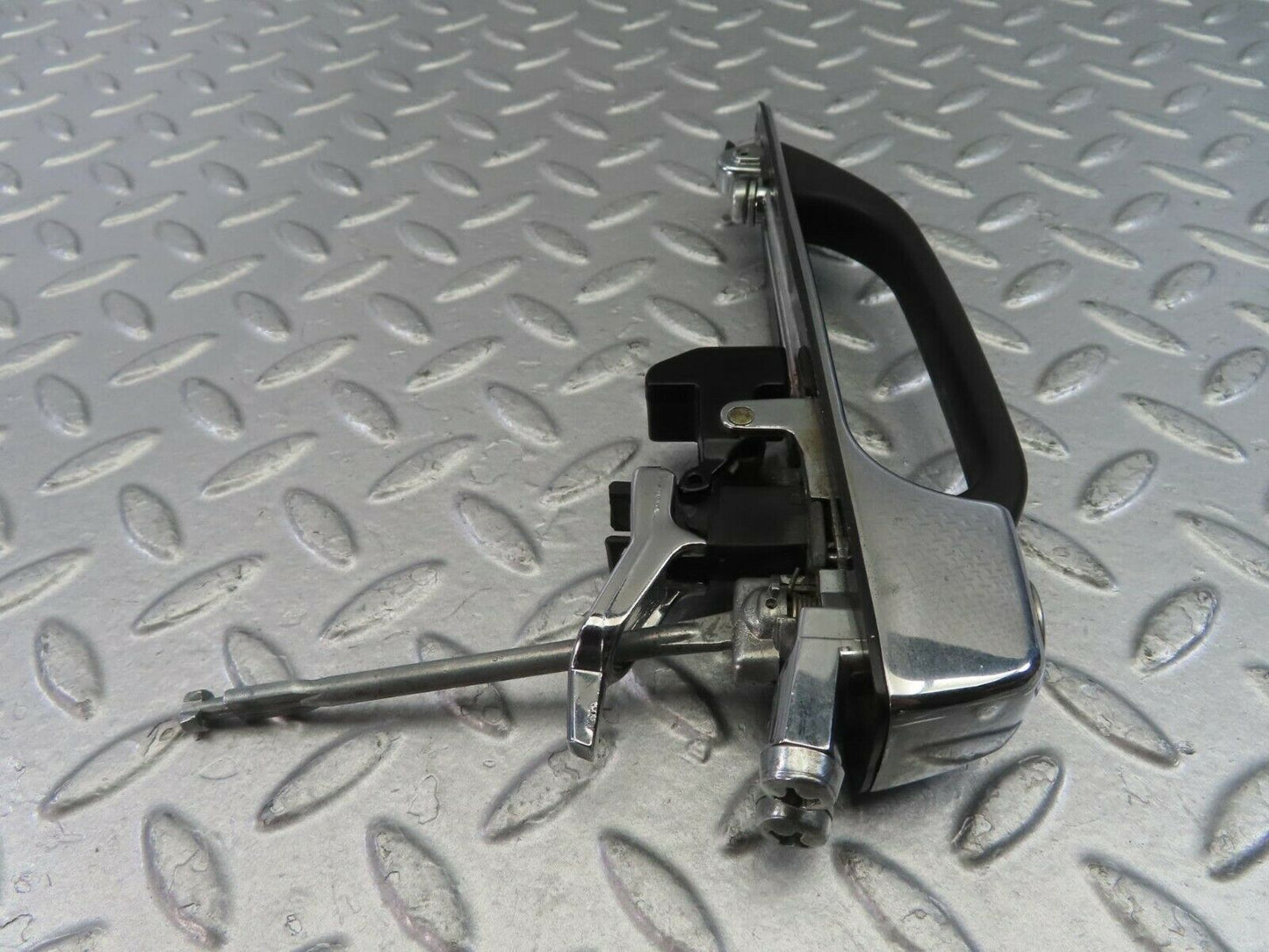 10824 Mercedes-Benz W123 230E Exterior Chrome Door Handle Front Left No Key