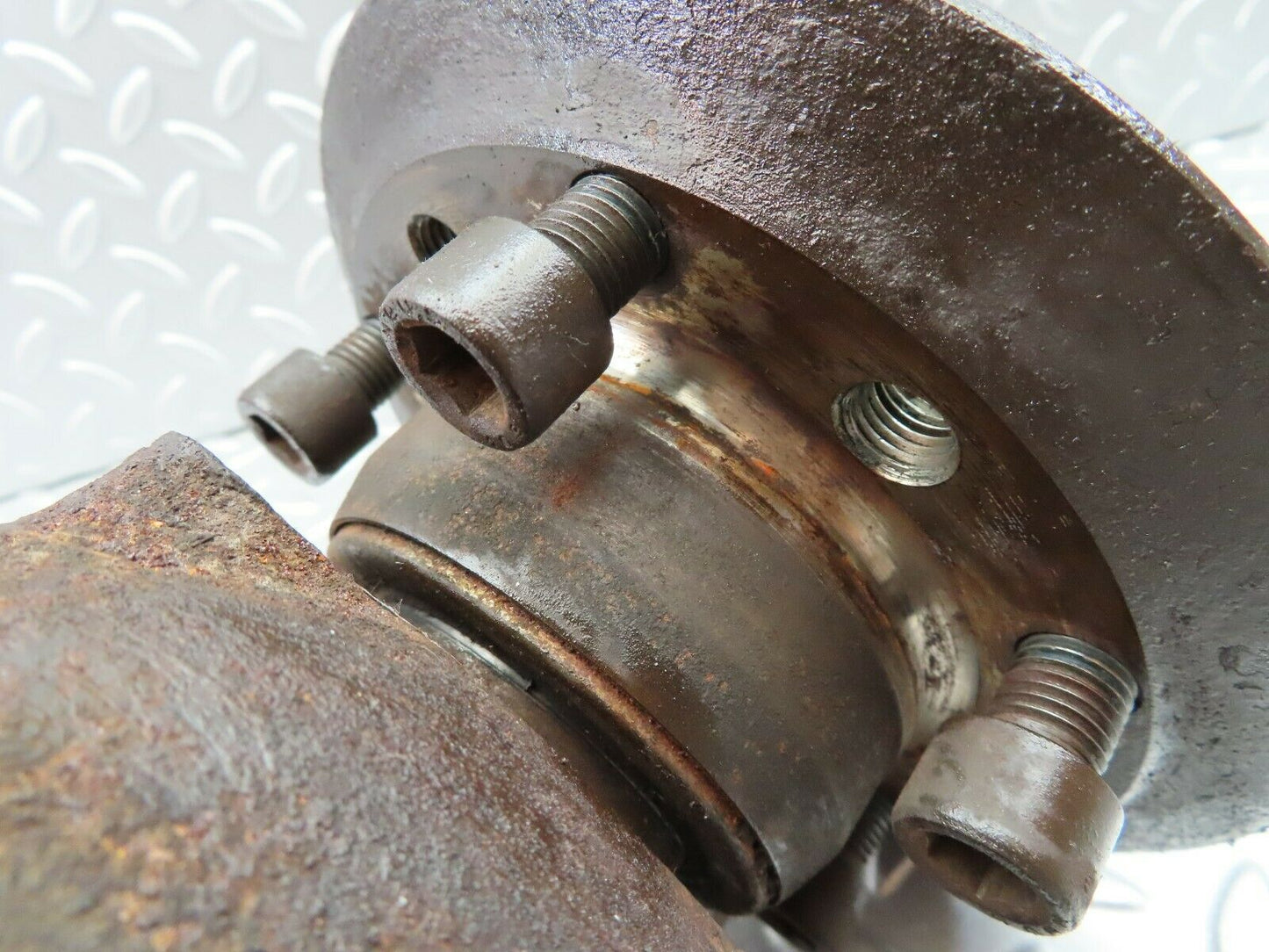 6029 Mercedes-Benz W123 200 Front Right Wheel Hub