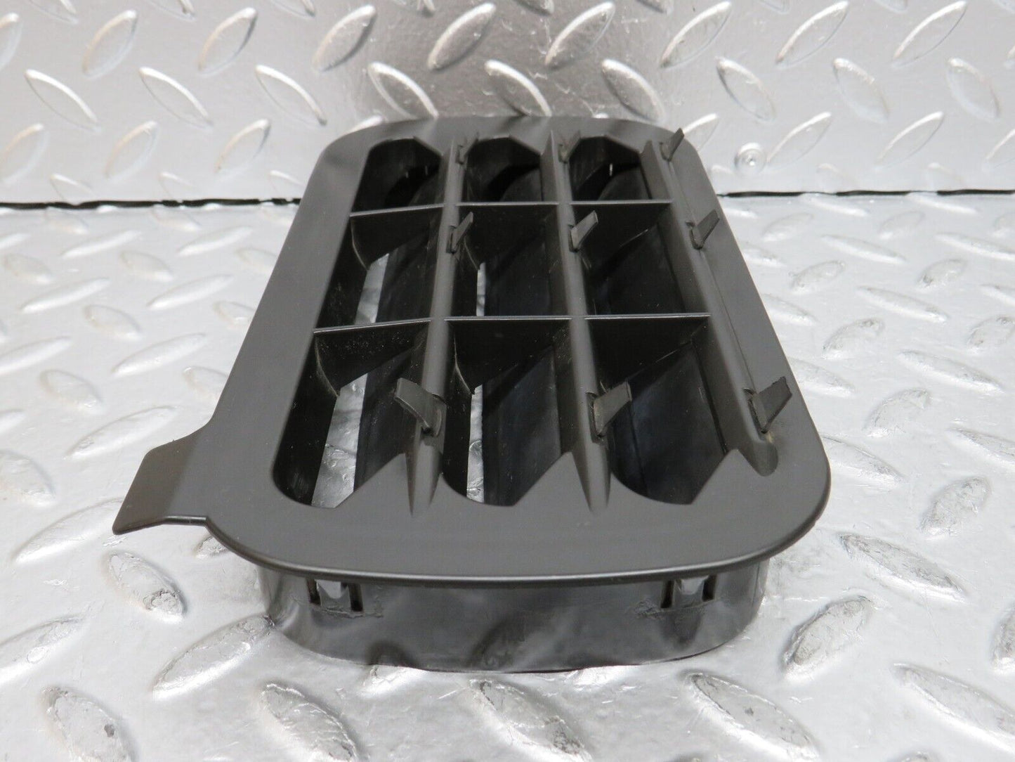 29369 Mercedes-Benz W124 230E Rear Air Intake Vent Right 1248370242