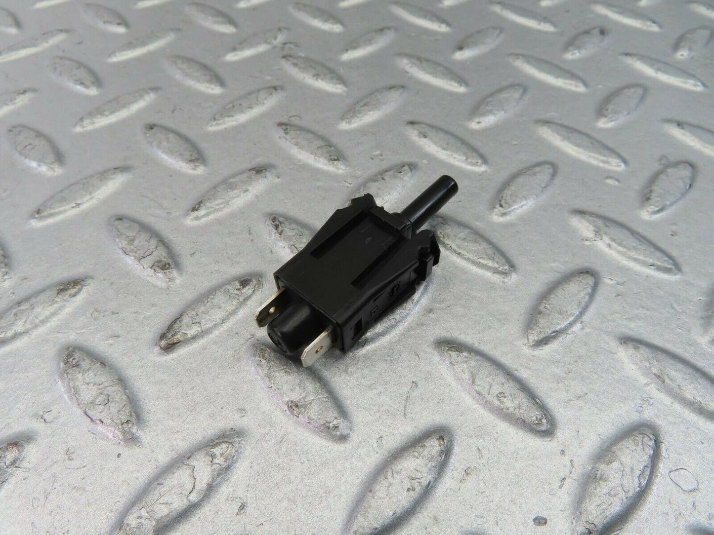 10405 Mercedes-Benz W201 190E Door Contact Switch 0015458714