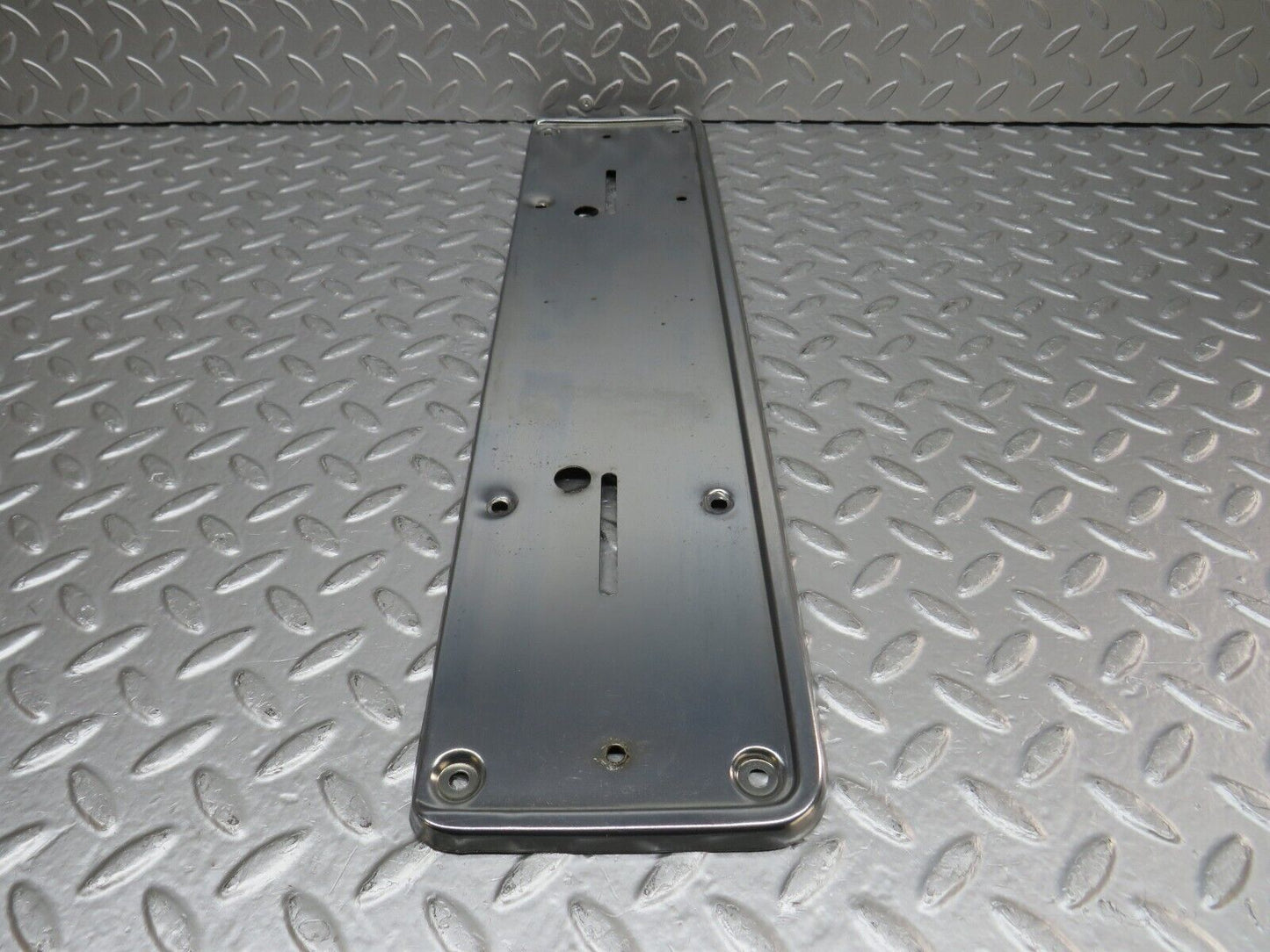 32512 Mercedes-Benz S124 300TE Wagon Rear number Plate Holder
