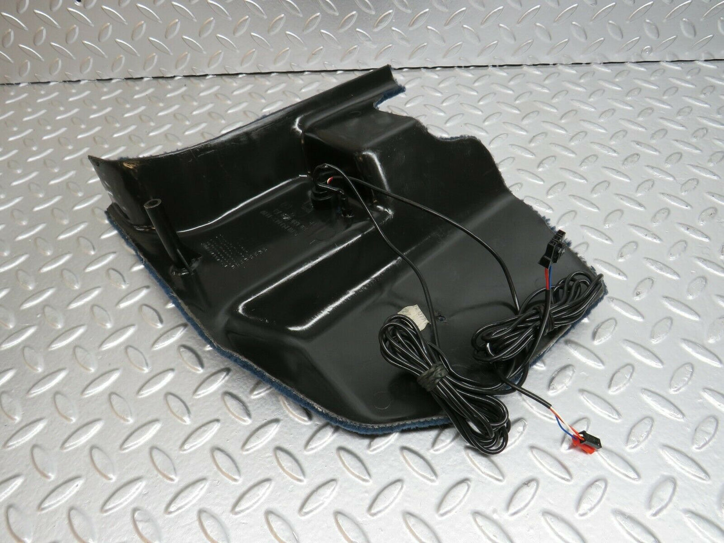24604 Mercedes-Benz W140 S320 Front Right Kick Panel Blue 1406800480