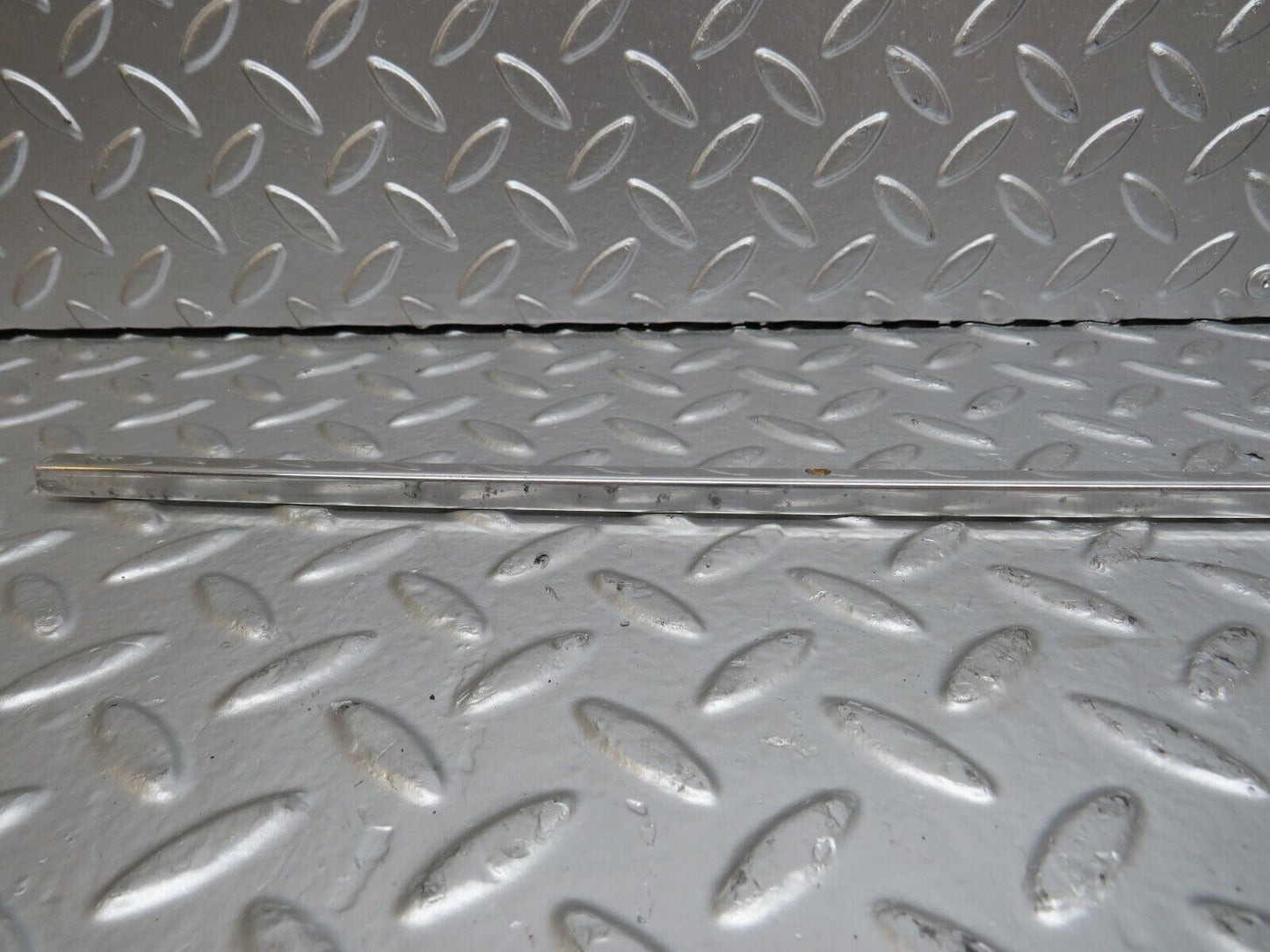 26360 Mercedes-Benz W116 450SE Sunroof Chrome Trim