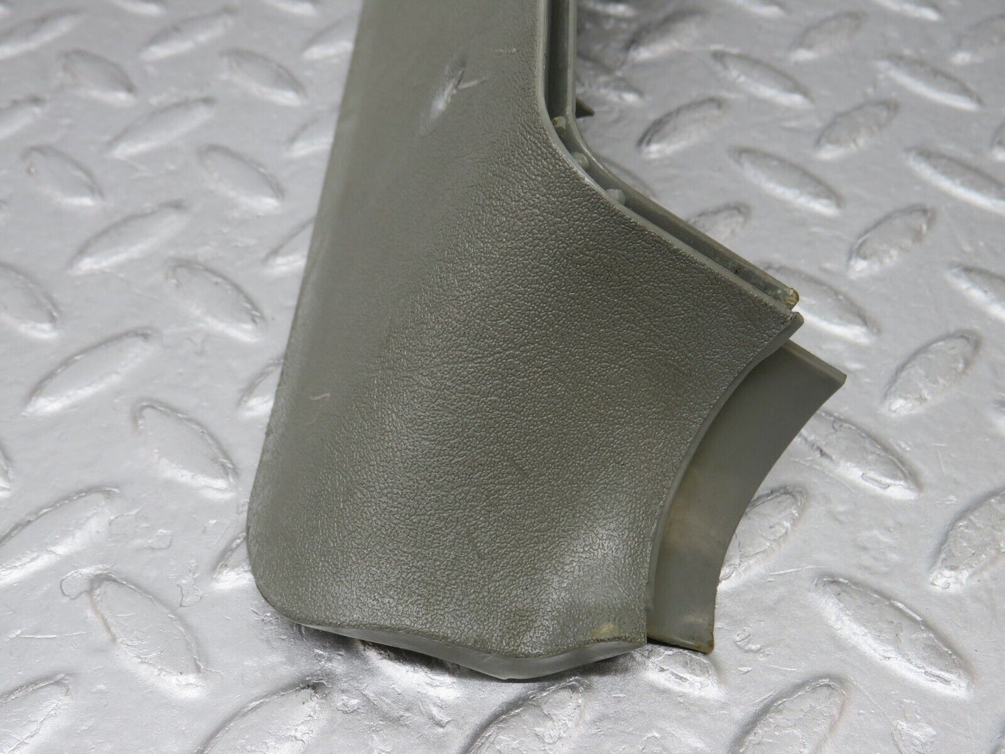 35981 Mercedes-Benz W126 420SE B Pillar Bottom Cover Left Grey 1266920122