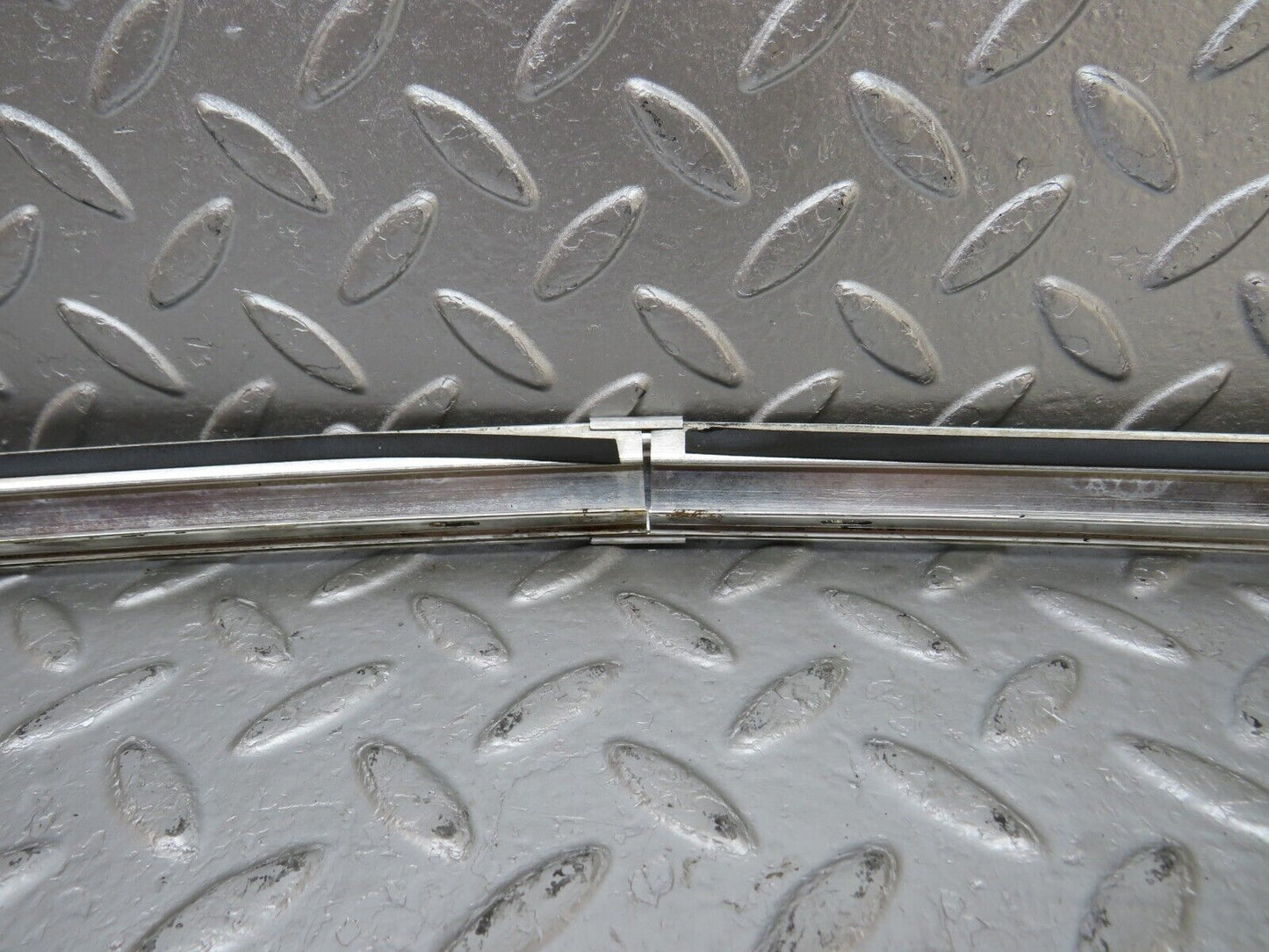 34470 Mercedes-Benz C126 380SEC Coupe Front Windscreen Upper Frame Trim