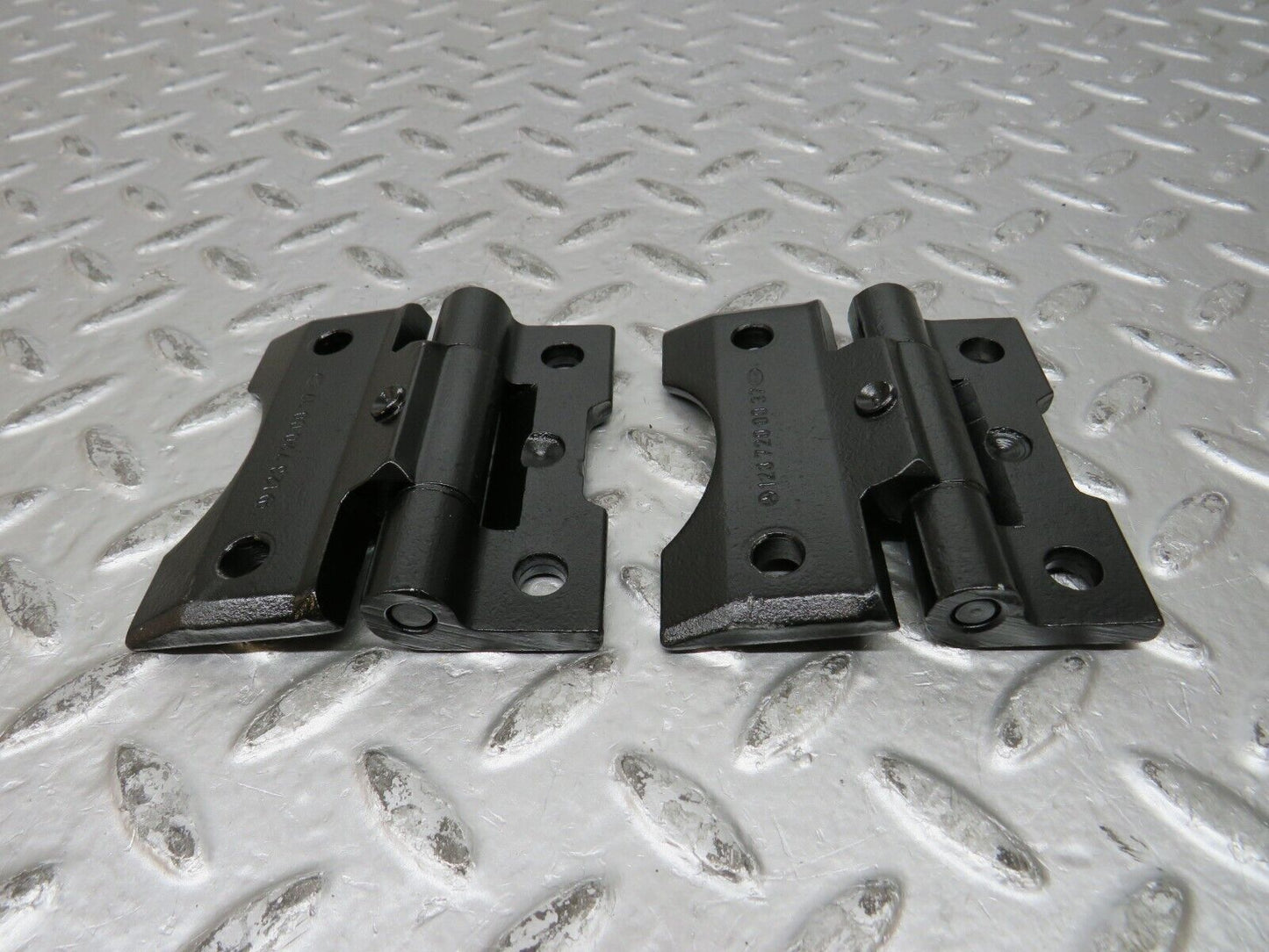 32148 Mercedes-Benz W123 230E Door Hinge Pair 1237200037