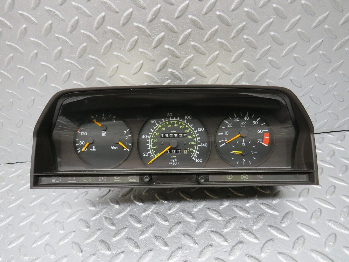 38805 Mercedes-Benz W201 190E Instrument Cluster VDO 2015430923 2015429806