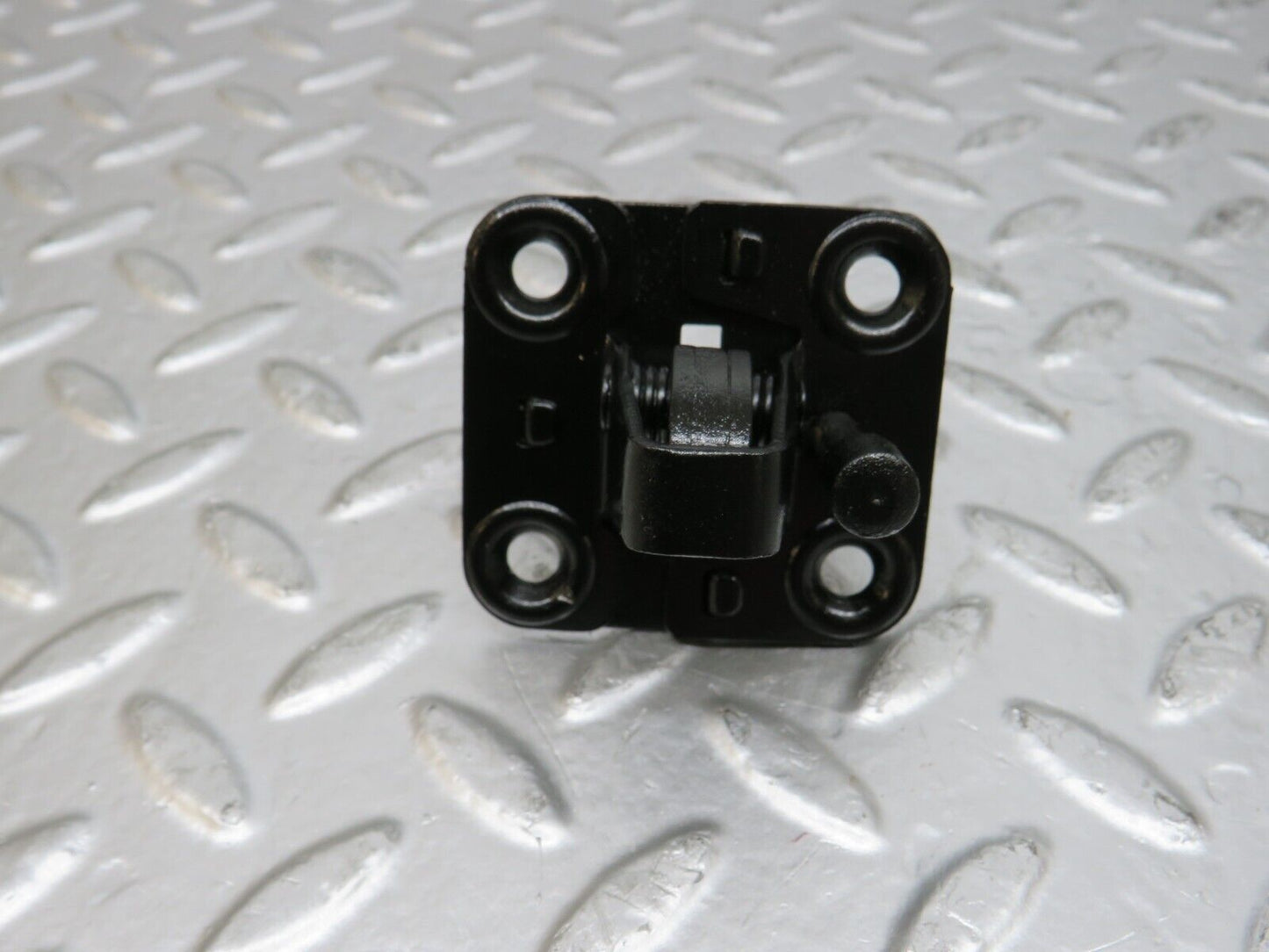 25418 Mercedes-Benz W123 200 Bonnet Lock Catch