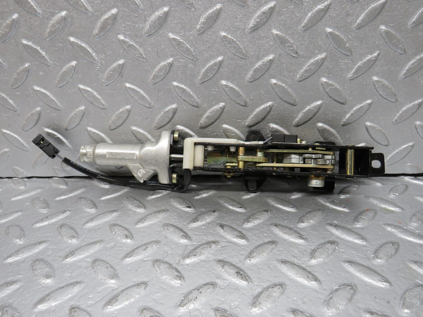 39618 Mercedes-Benz R129 320SL Coupe Soft Top Lock Latch Left 1298000774 1298001672