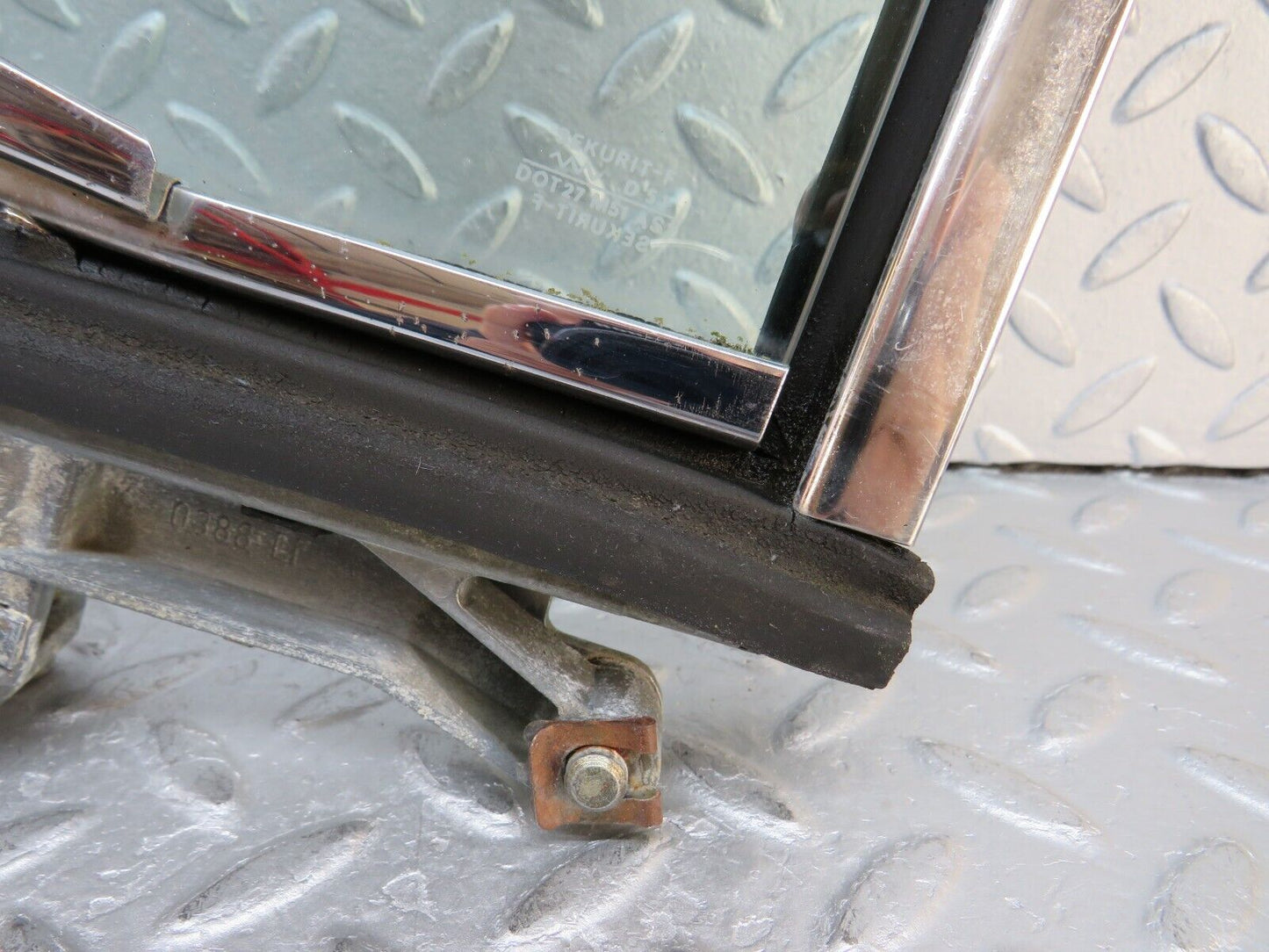 37518 Mercedes-Benz W109 300SEL Front Left Quarter Window Glass