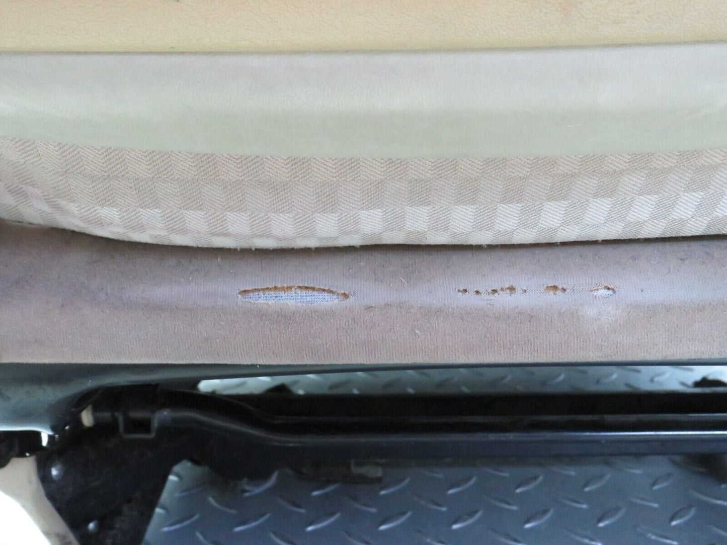 38879 Mercedes-Benz W201 190E Front Right Seat Beige