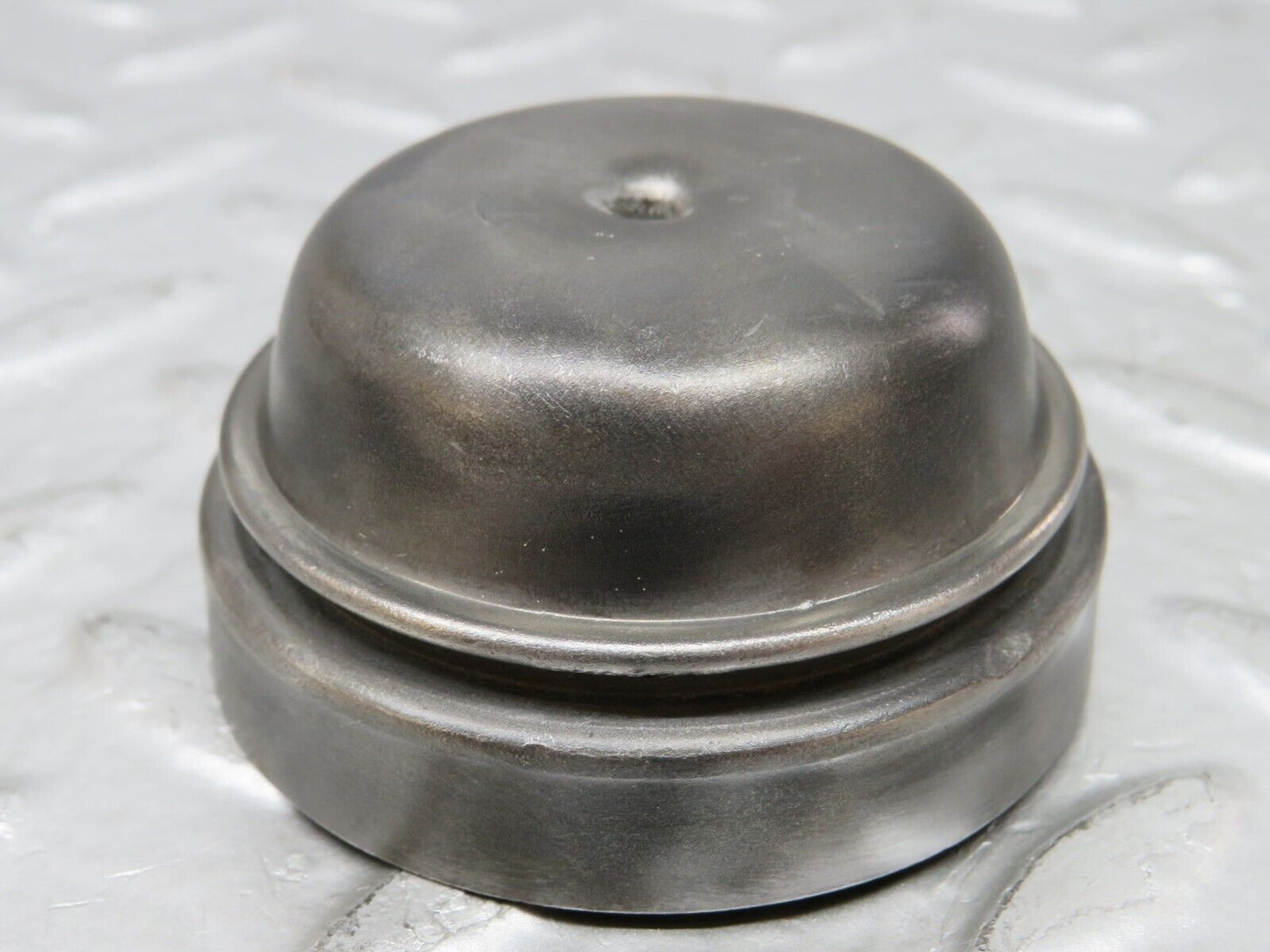 25551 Mercedes-Benz W123 200 Wheel Hub Locking Cap