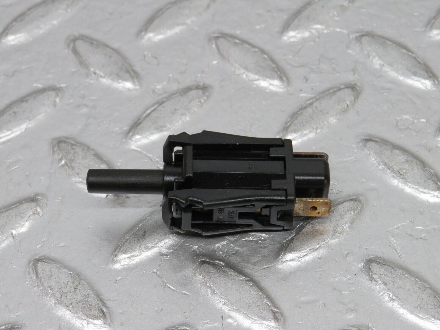 0587 Mercedes-Benz W123 230E Door Contact Switch 0015458714