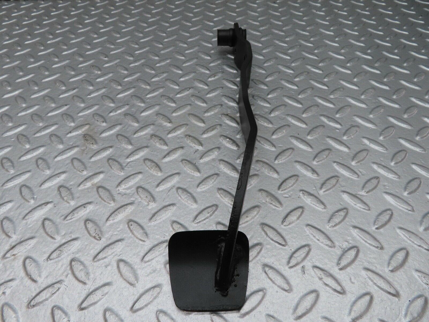 18077 Mercedes-Benz W123 200 Brake Pedal