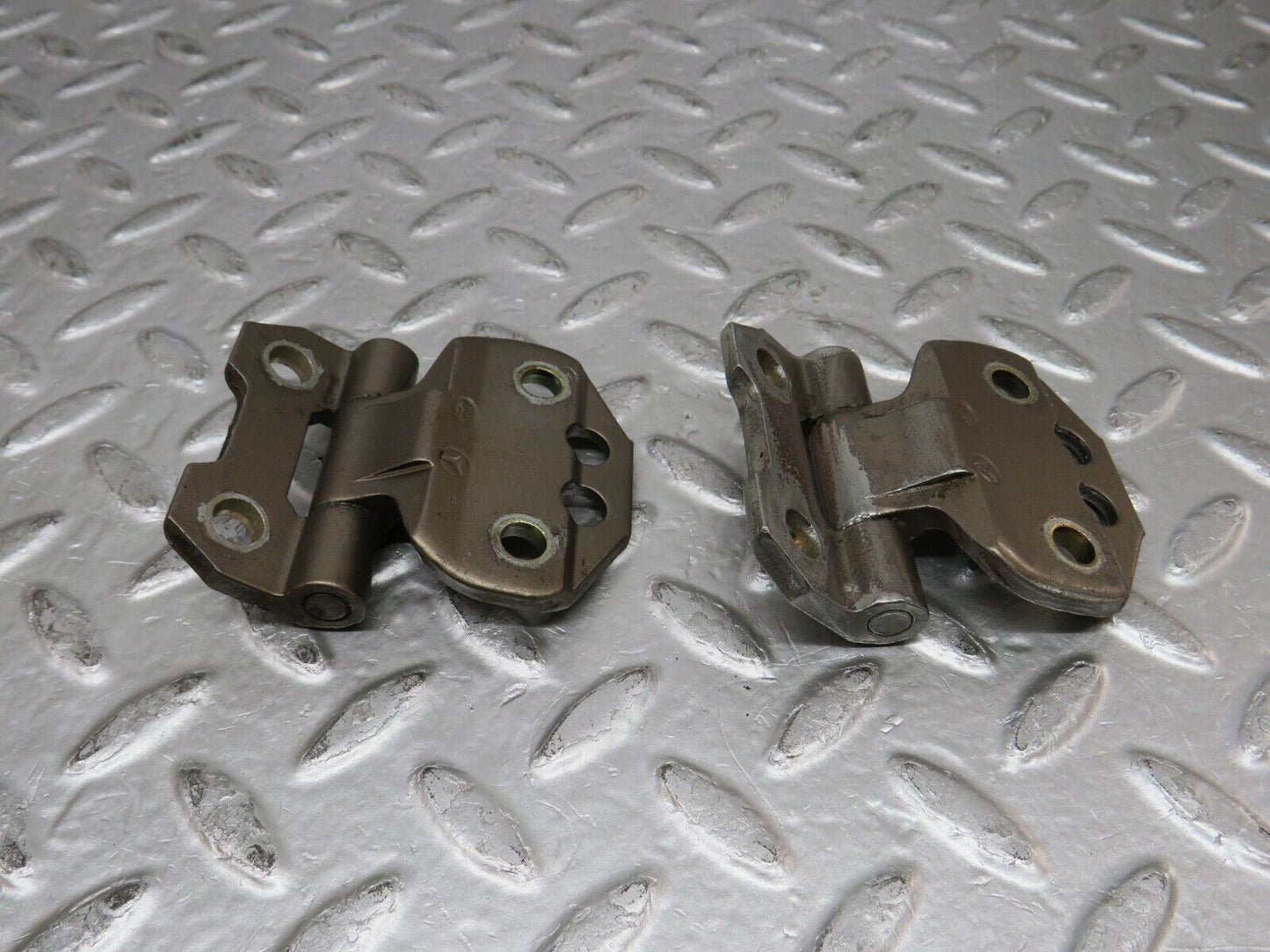 29603 Mercedes-Benz W124 230E Left Door Hinge Pair