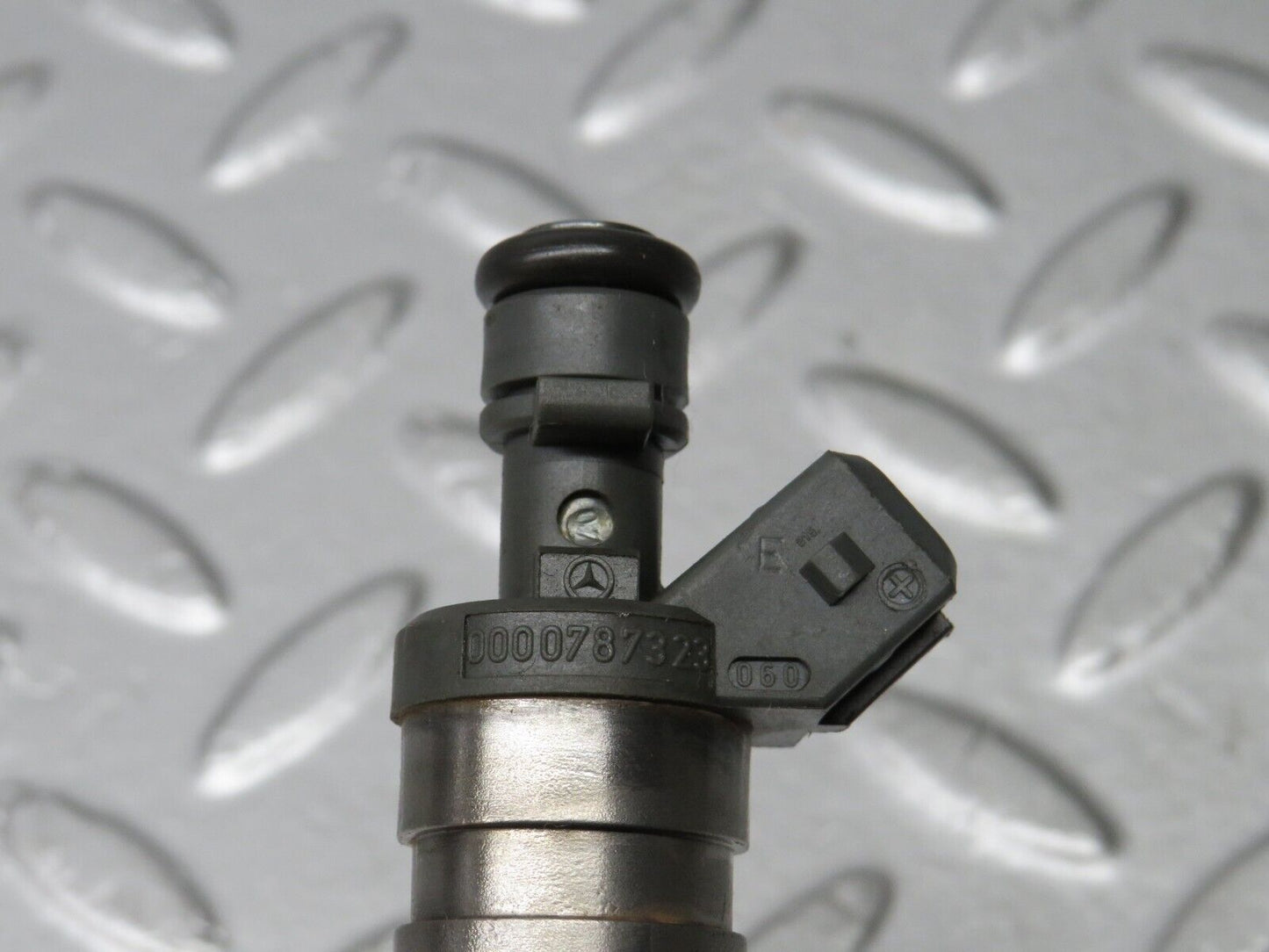 39421 Mercedes-Benz R129 320SL Coupe Fuel Injector Bosch 0000787323 0280155209