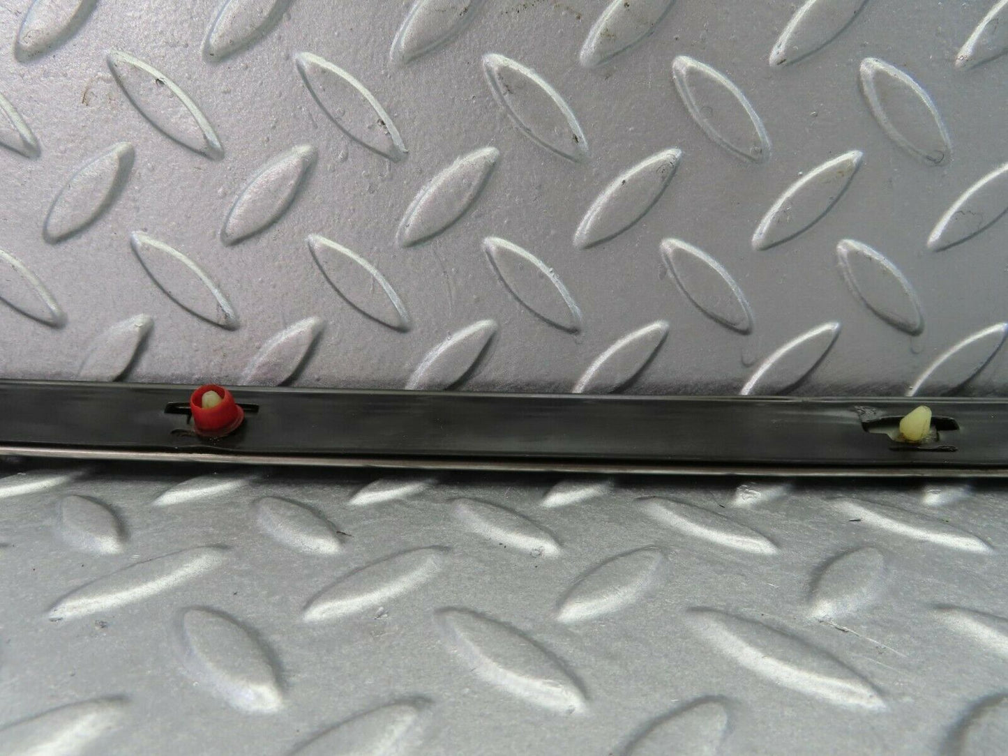 7872 Mercedes-Benz W115 220D Centre Fender Wing Chrome Trim Rear Right