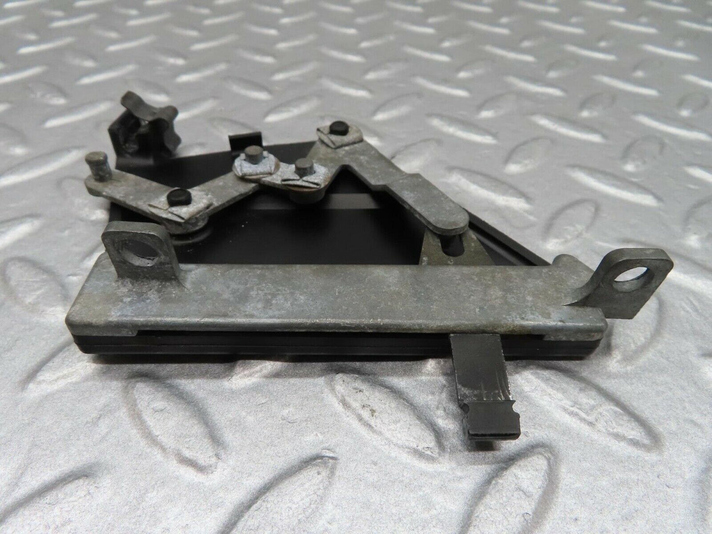 14000 Mercedes-Benz C107 280SLC Air Vent Control Lever Left 1078300385