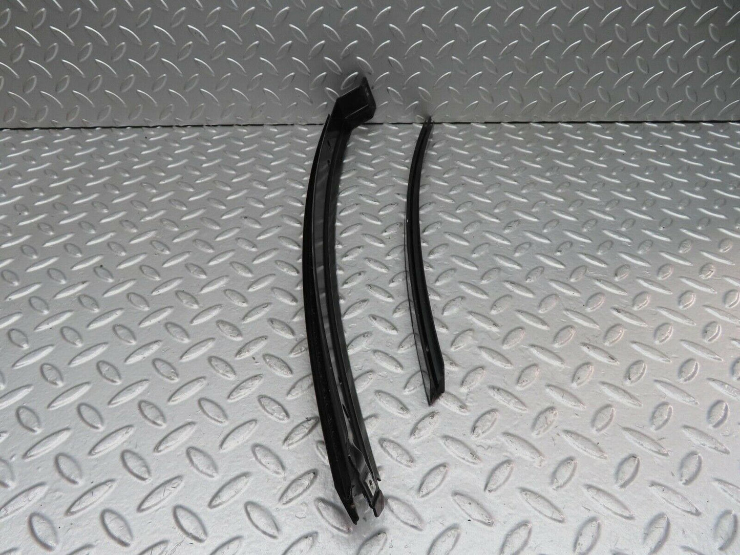 15027 Mercedes-Benz W140 S320 Rear Right Door Window Channel