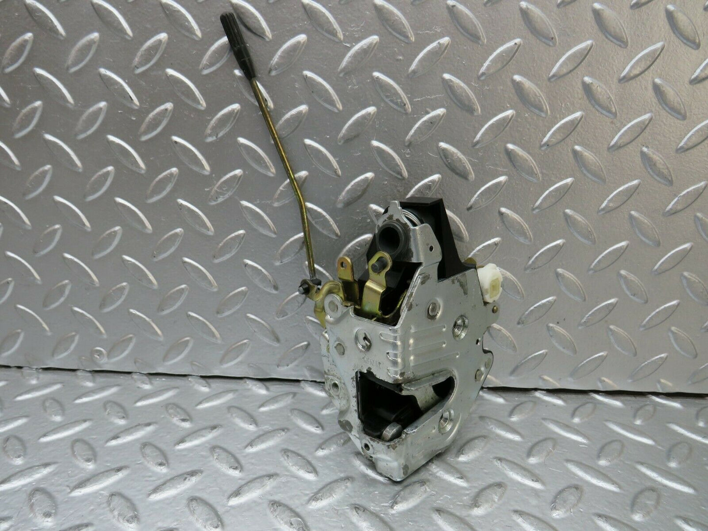 24196 Mercedes-Benz S124 220TE Wagon Front Right Door Lock Mechanism
