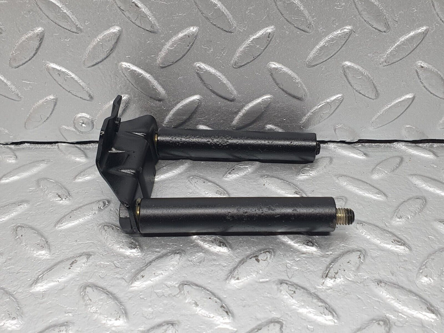 40735 Mercedes-Benz W123 300D Power Steering Hose Pipe Bracket