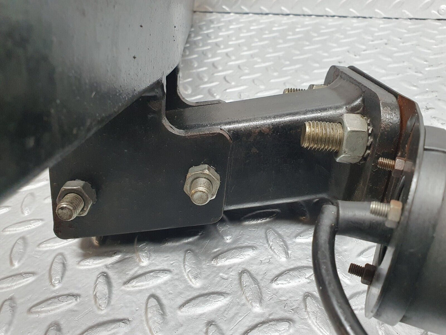 42122 Mercedes-Benz W202 C200 Genuine Tow Bars