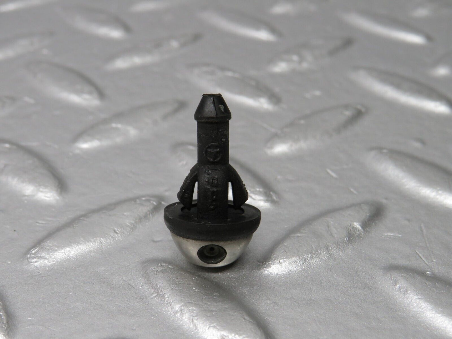 39198 Mercedes-Benz R107 500SL Coupe Windscreen Washer Nozzle
