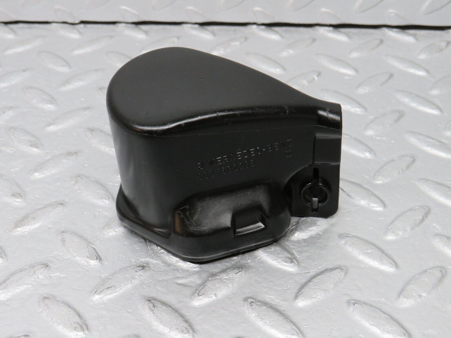 38861 Mercedes-Benz W201 190E 2.6L Ignition Coil Cover Cap 0001582285