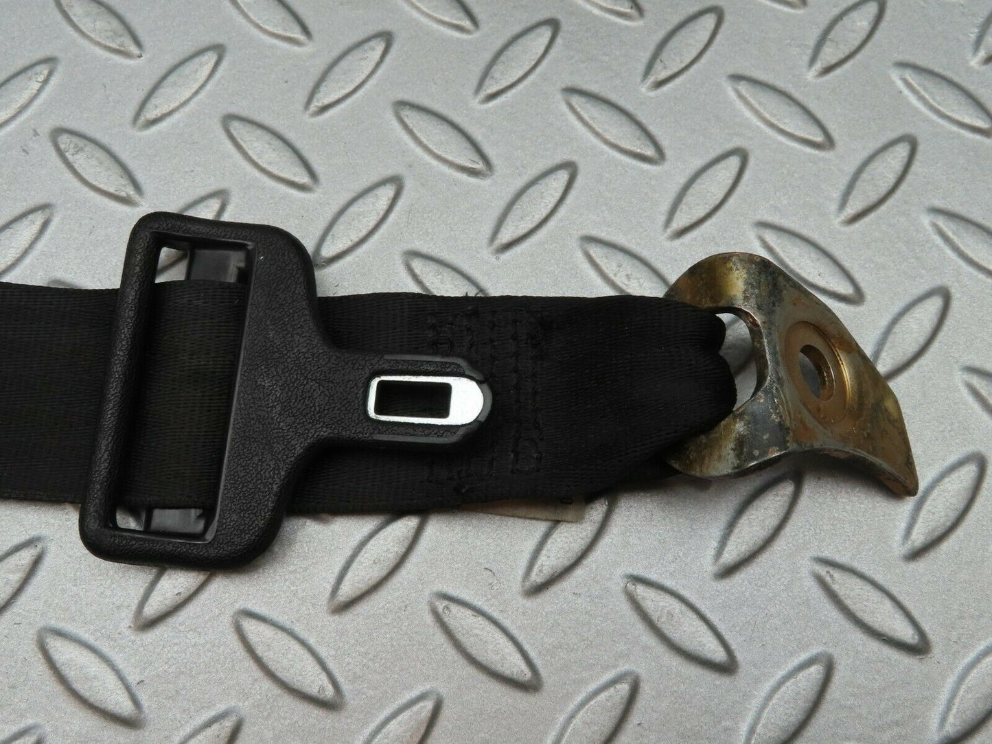 3904 Mercedes-Benz S123 200T Wagon Front Right Seat Belt 1238604286