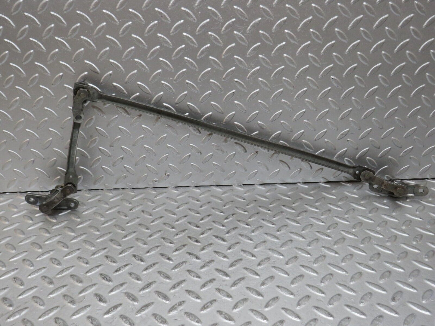 28364 Mercedes-Benz S123 240D Wagon Windscreen Wiper Linkage