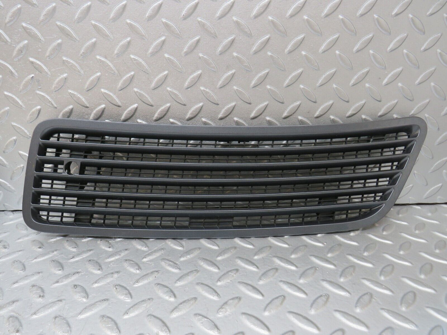 35196 Mercedes-Benz W221 Bonnet Upper Grill Pair 2218800305 2218800205