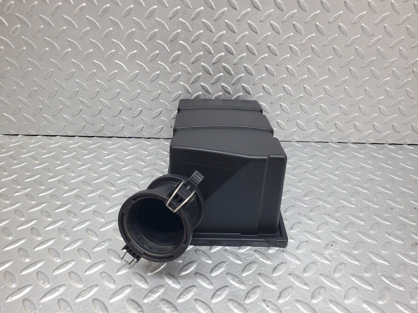 44766 Mercedes-Benz W124 220E Air Filter Box Housing Lid