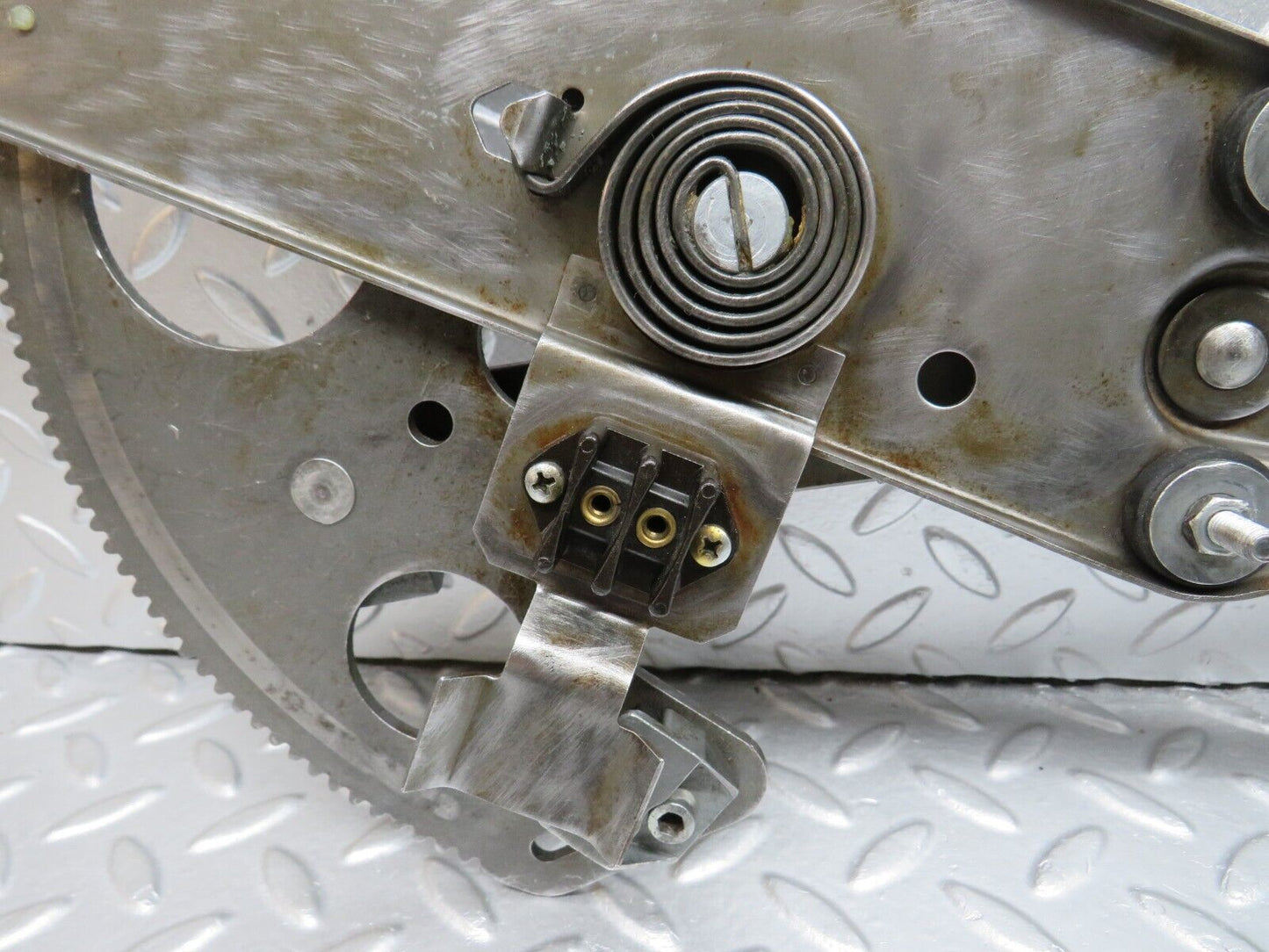 33199 Mercedes-Benz C107 R107 Front Right Power Window Regulator 1077200846