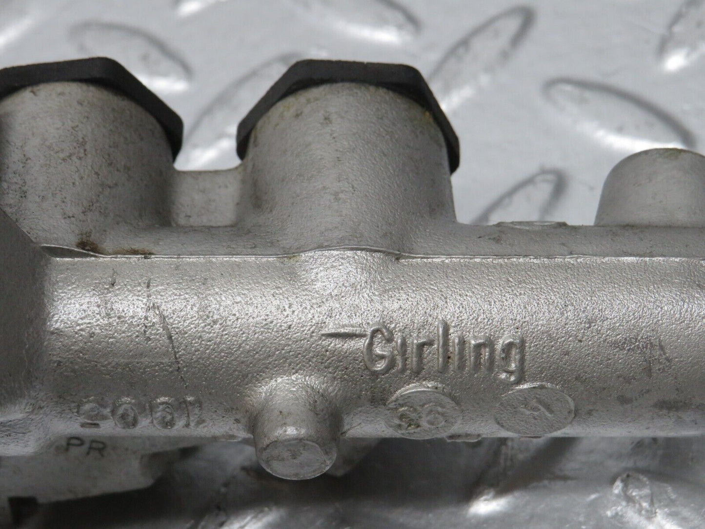 31240 Mercedes-Benz S124 220TE Wagon Brake Master Cylinder Girling