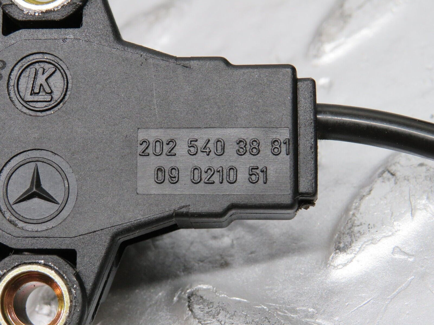 31491 Mercedes-Benz S124 220TE Wagon Knock Sensor 2025403881 0031537928