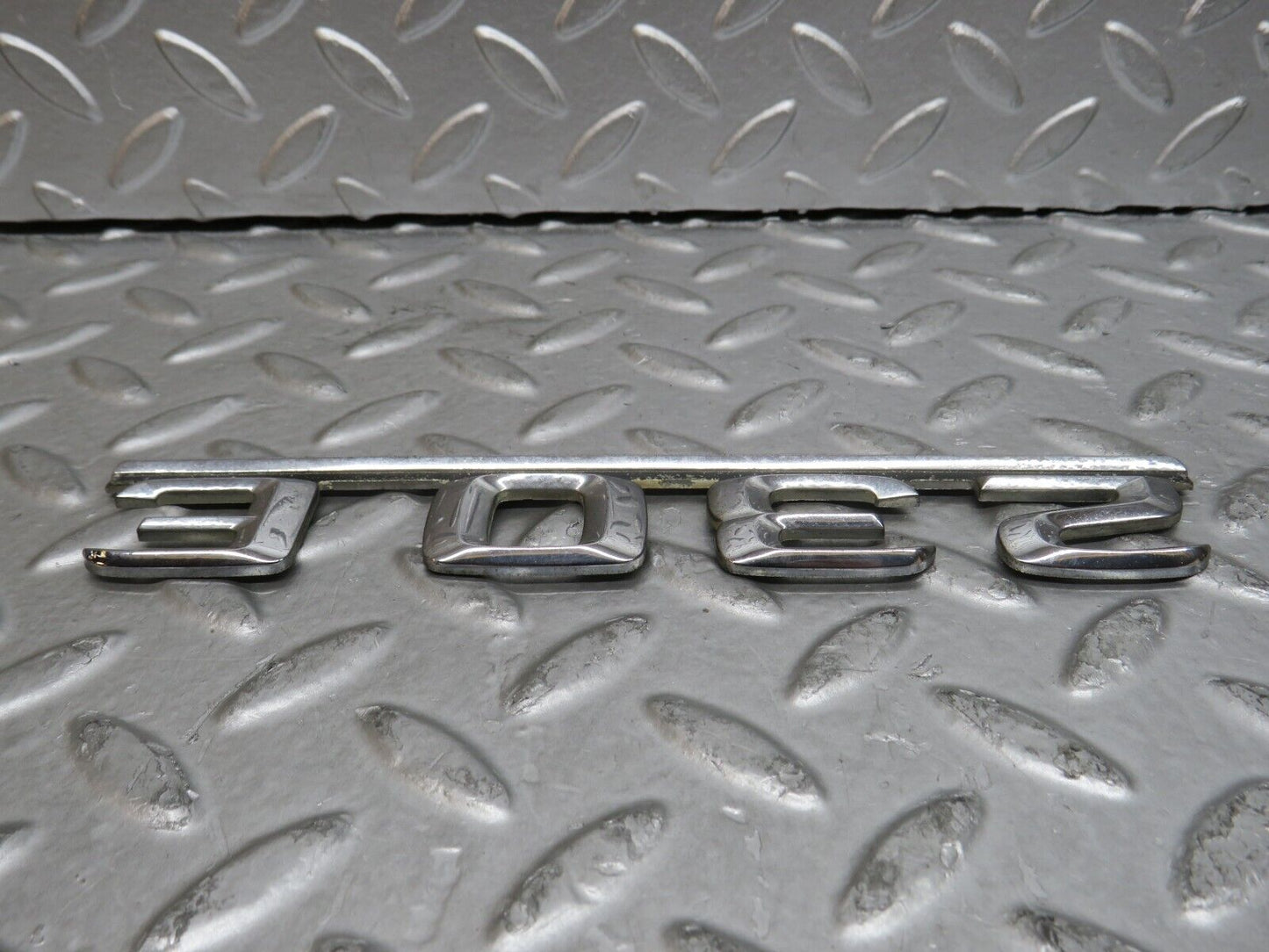 29469 Mercedes-Benz W124 230E Trunk Lid Badge Emblem