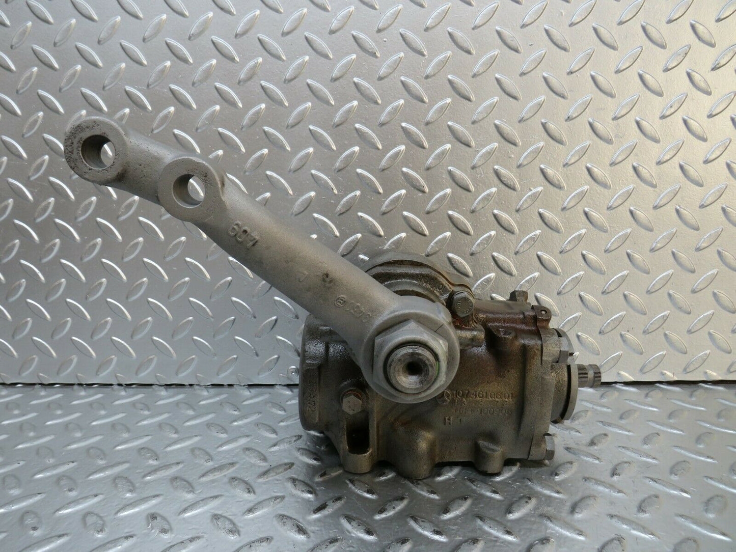 23634 Mercedes-Benz W114 280E Steering Box RHD 1074610601