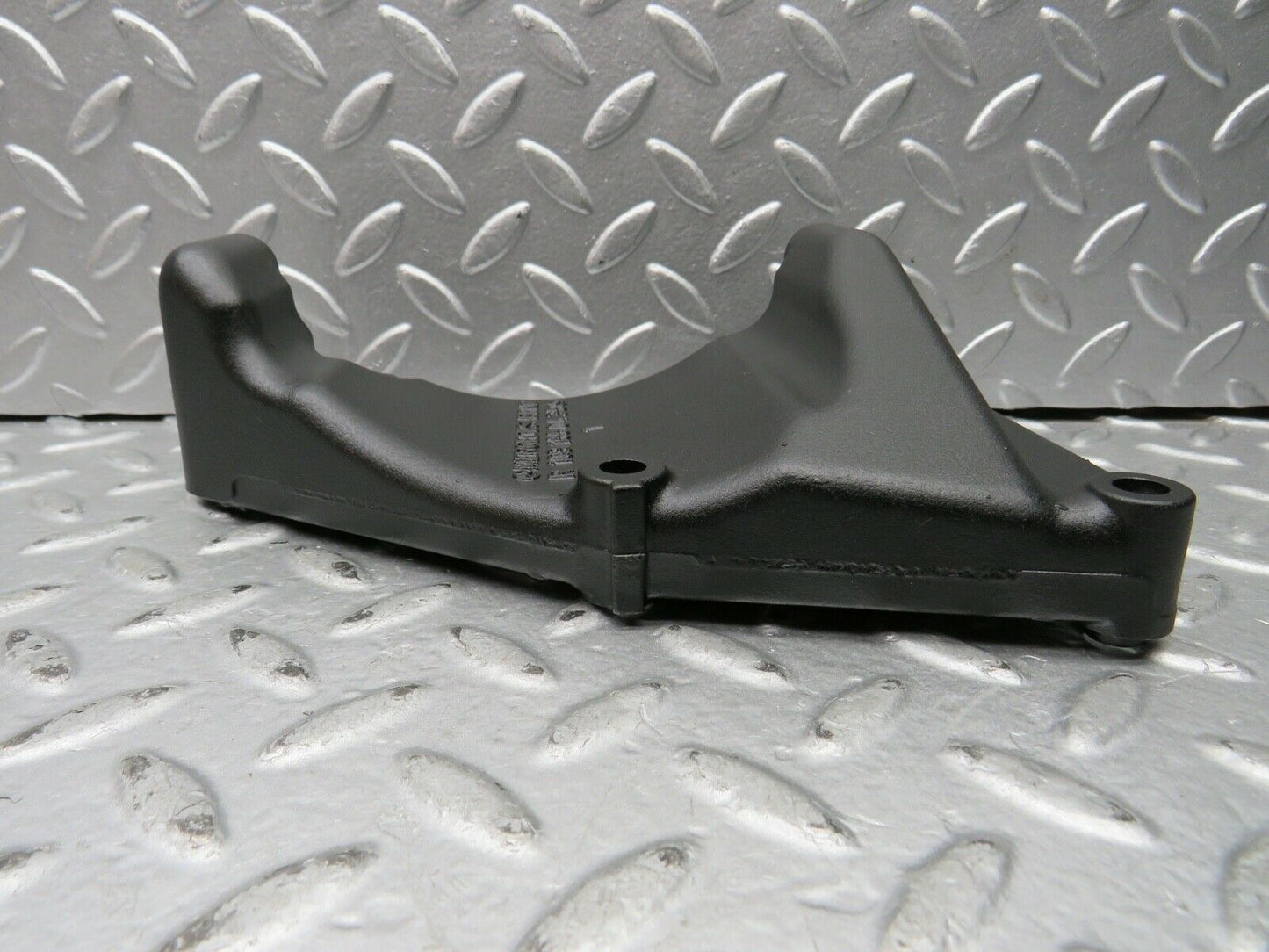 21772 Mercedes-Benz W126 300SE Alternator Generator Bracket 1031550435