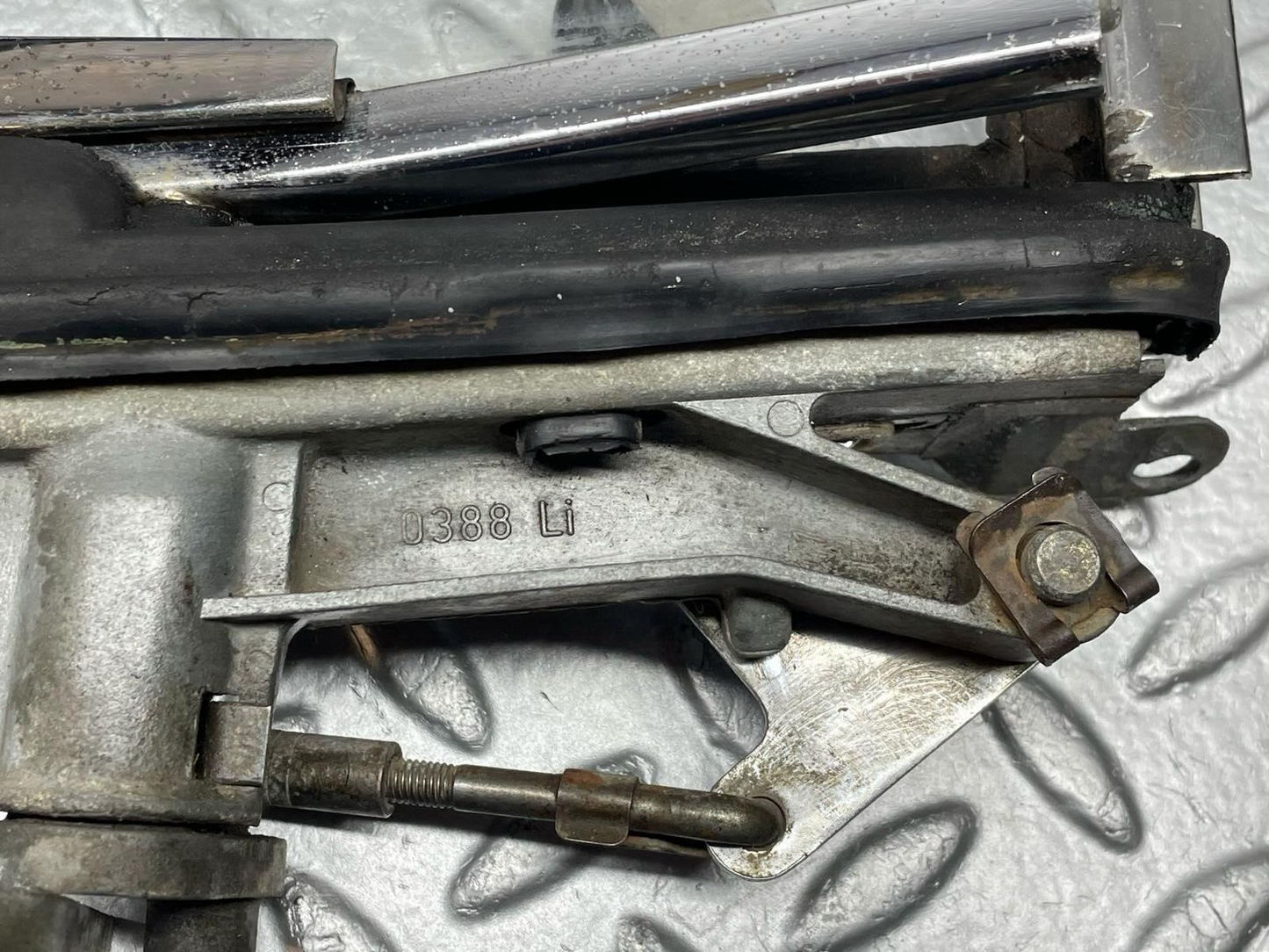40521 Mercedes-Benz W108 Front Left Quarter Window