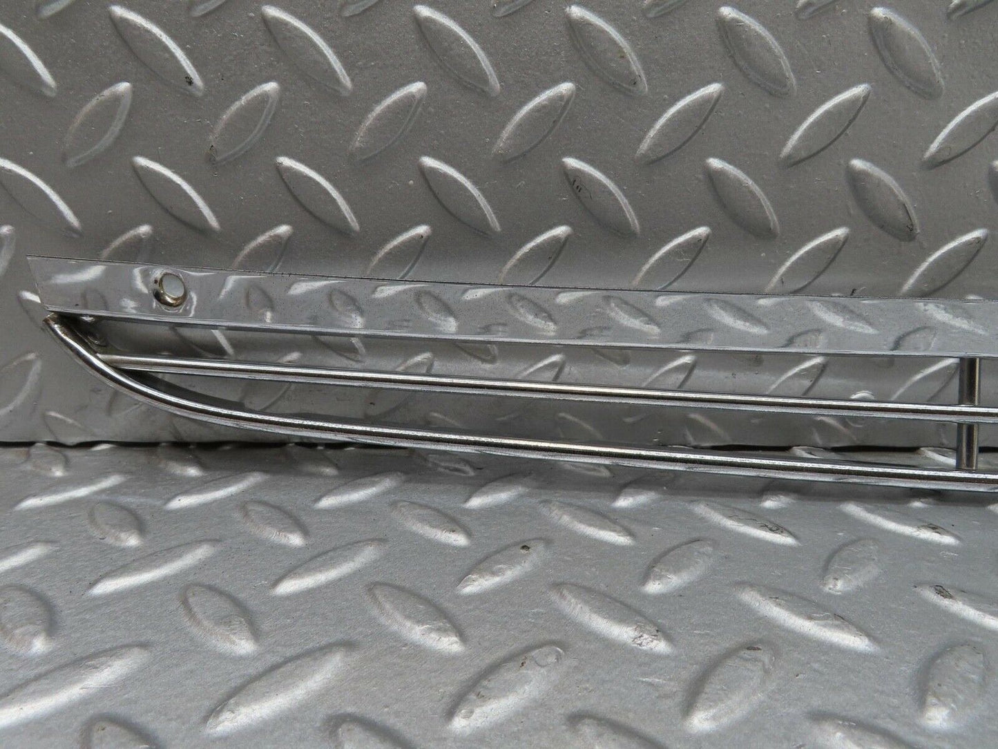 13082 Mercedes-Benz W111 220S Air Intake Chrome Grill