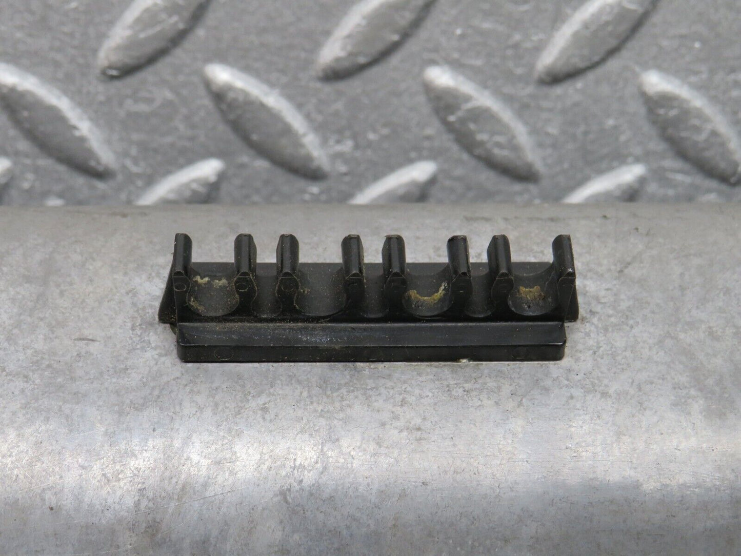 39895 Mercedes-Benz R107 350SL Coupe Cylinder Head Valve Cover Right 1160163305 1160160621