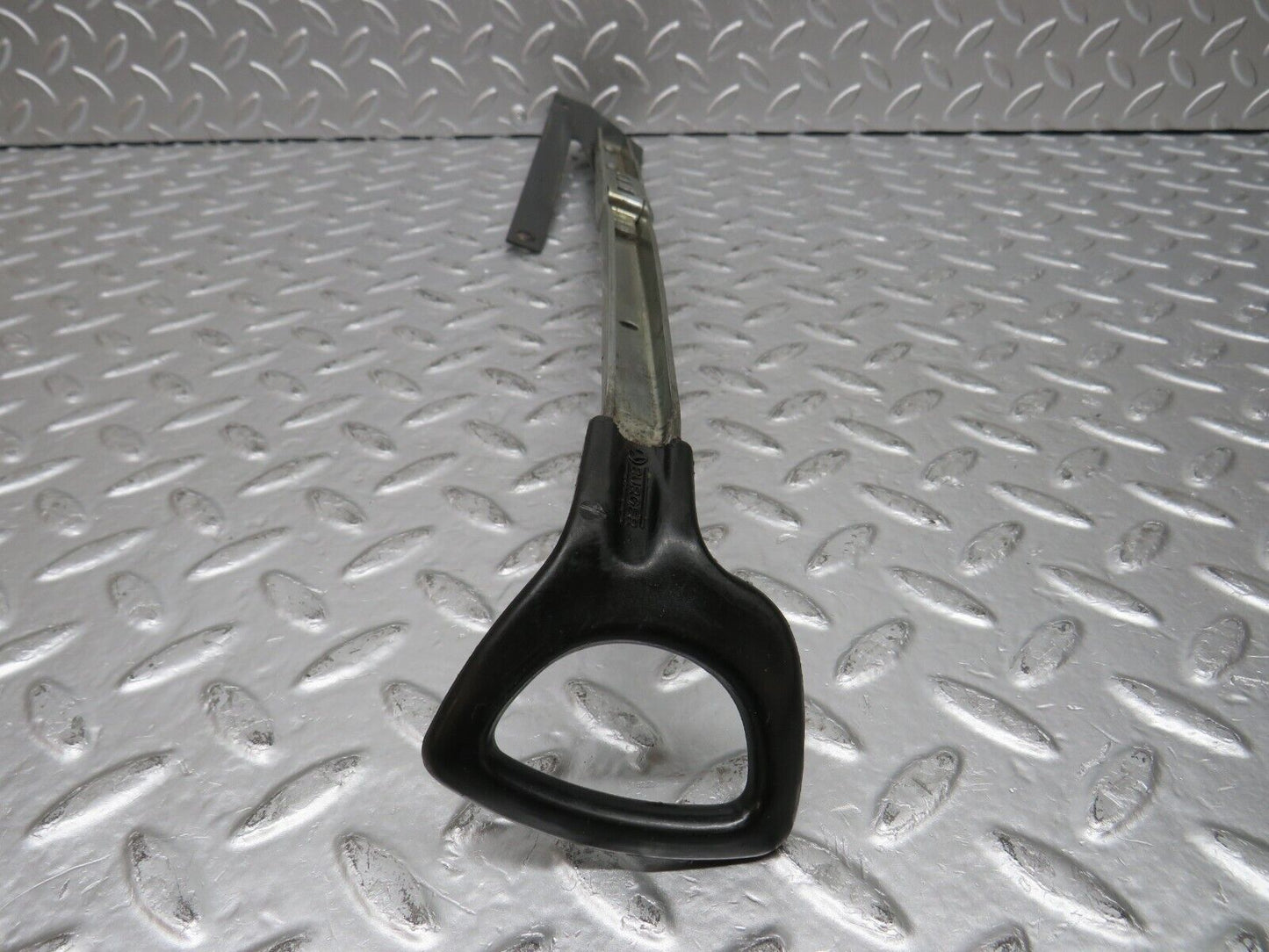 31150 Mercedes-Benz W123 200D Front Right Seat Sliding Adjust Handle