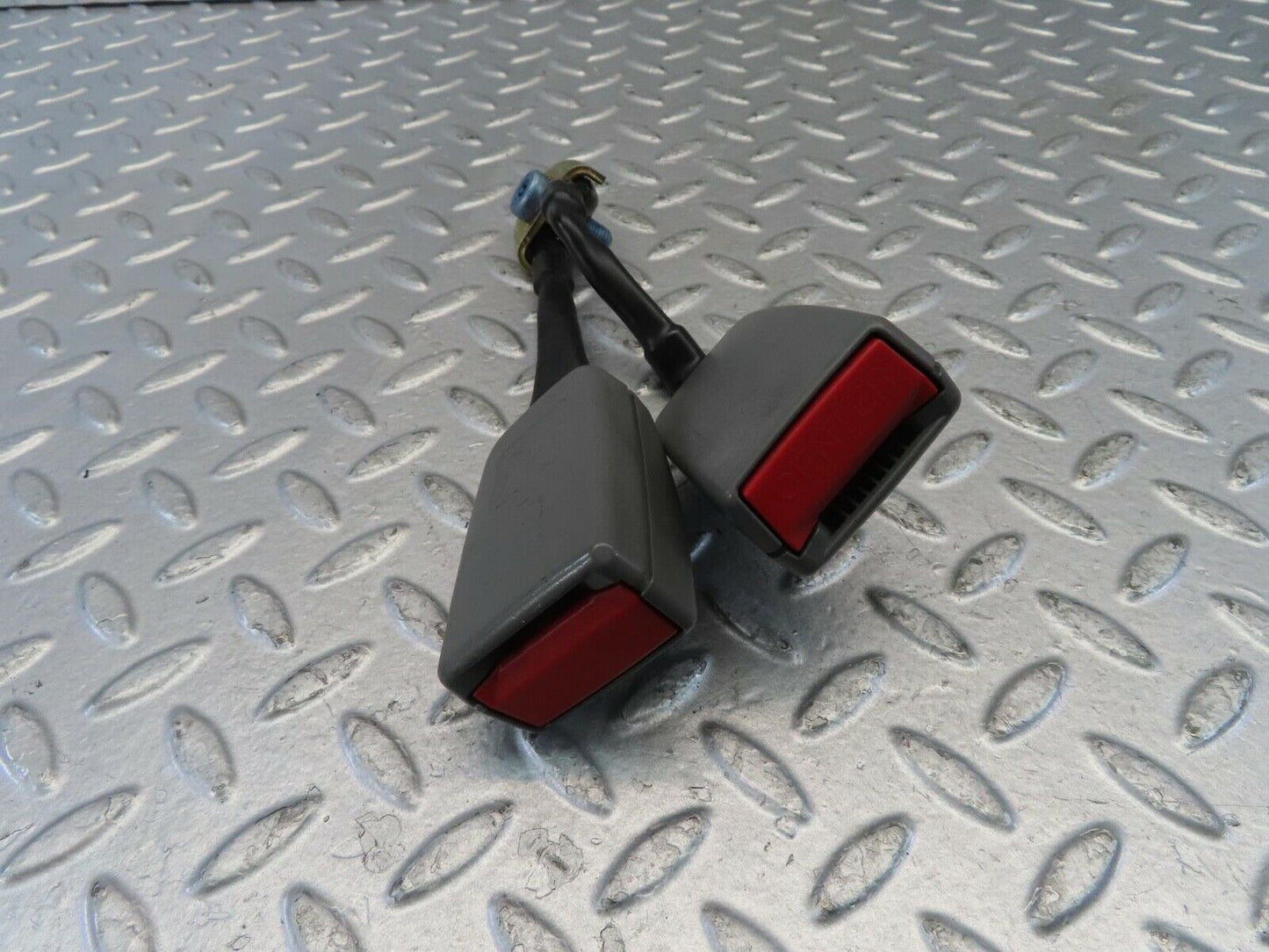 11216 Mercedes-Benz W221 S320 Rear Seat Belt Buckle 2218600269