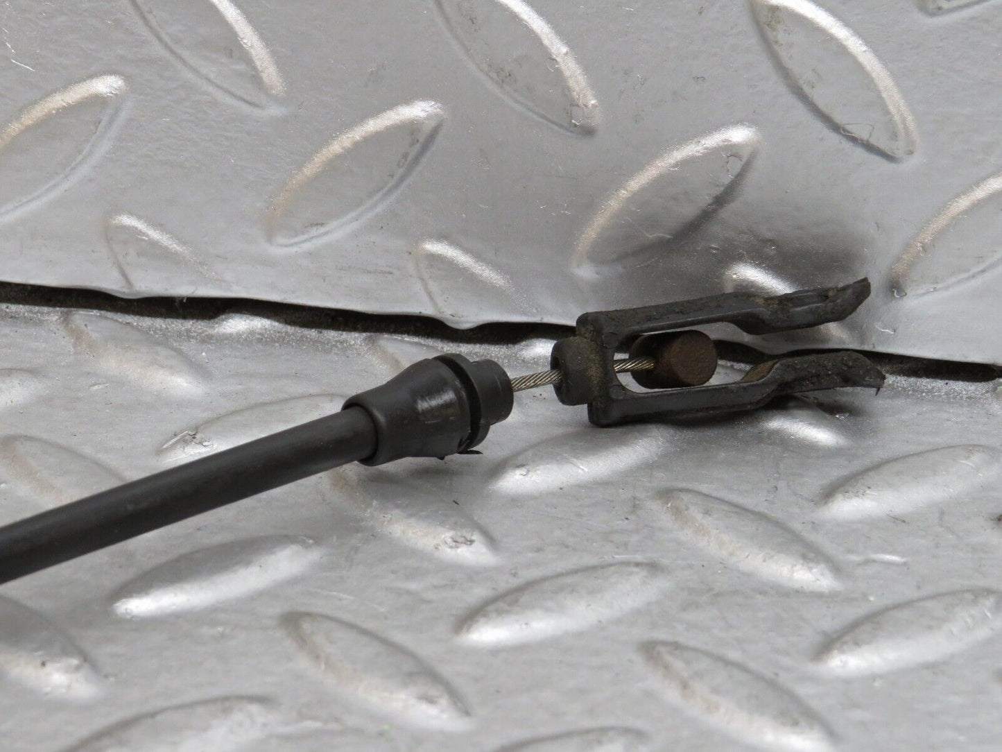 29596 Mercedes-Benz W124 230E Bonnet Release Cable 1239970681