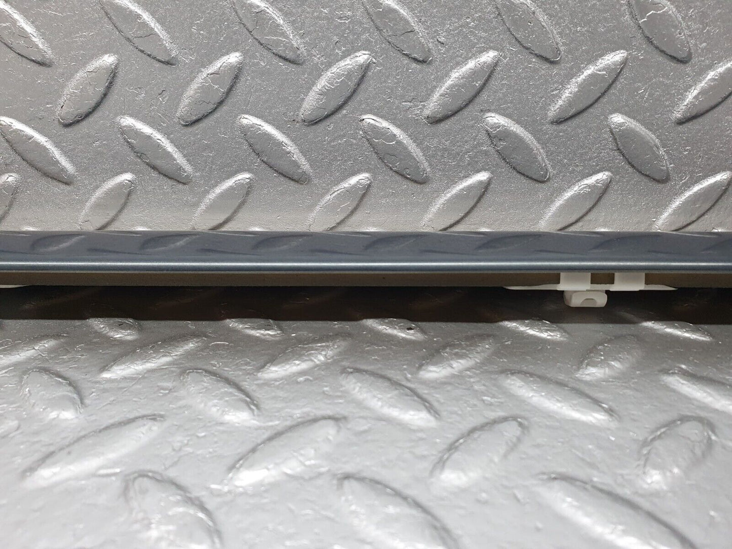 41804 Mercedes-Benz W202 C200 Front Right Door Centre Moulding Trim 2026909462