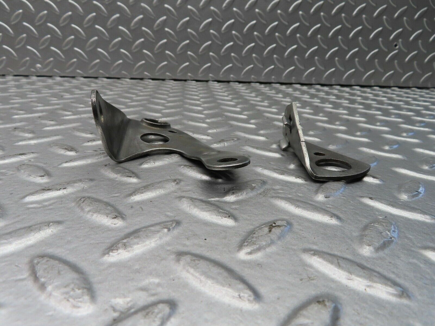 21342 Mercedes-Benz W123 230E Engine Lifting Eyes Hooks