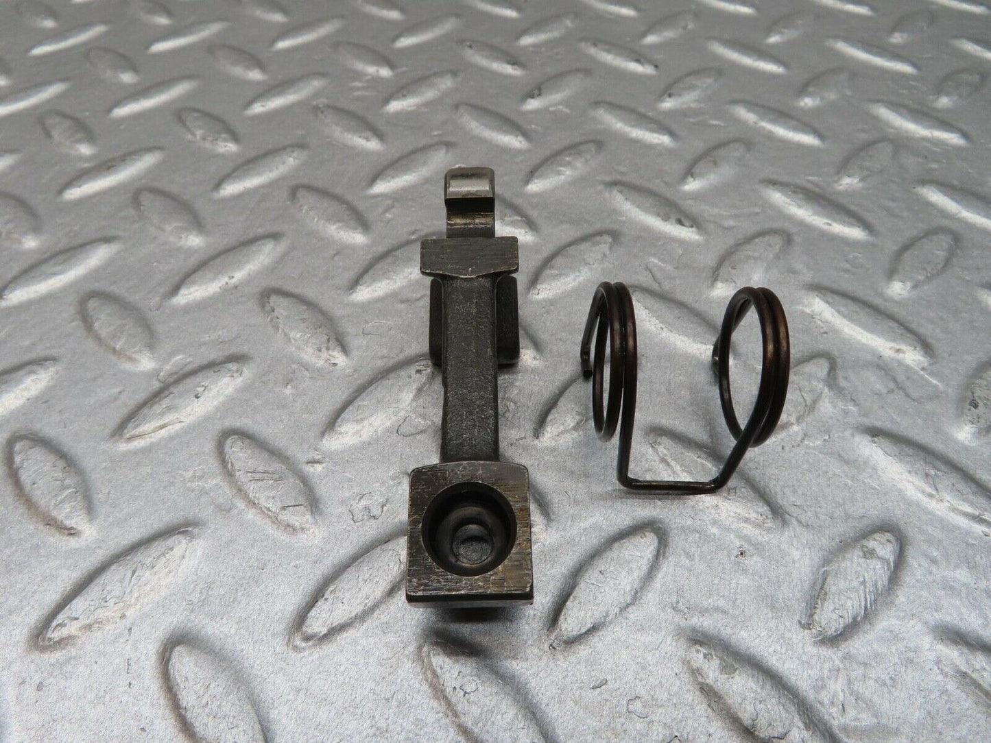 12869 Mercedes-Benz W111 220SE Valve Rocker Arm With Retaining Spring