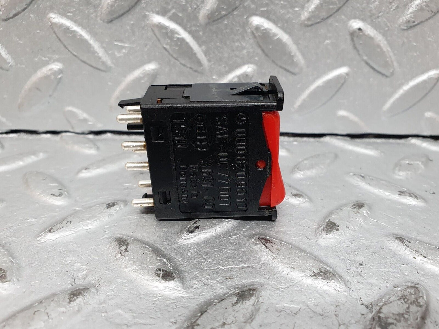 41102 Mercedes-Benz W126 300SE Hazard Warning Light Switch Hella 0008209010